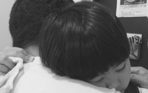 親子のハグ