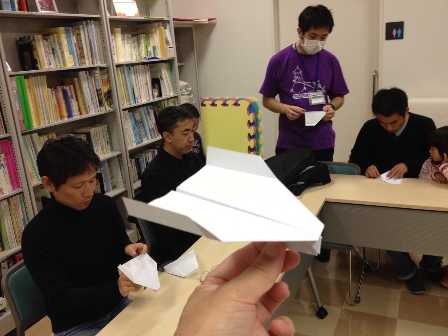 【終了】地域のゲストからホストへ！（紙飛行機づくり講座）